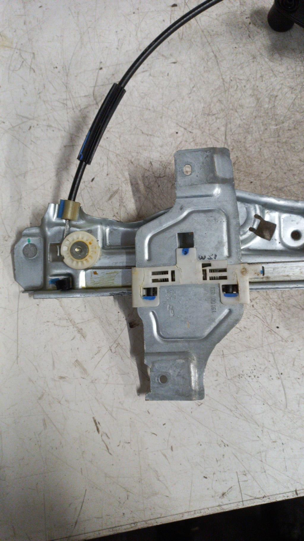 Alzacristalli manuale posteriore destro PEUGEOT 208 1 PHASE 1 Gasolina - 1