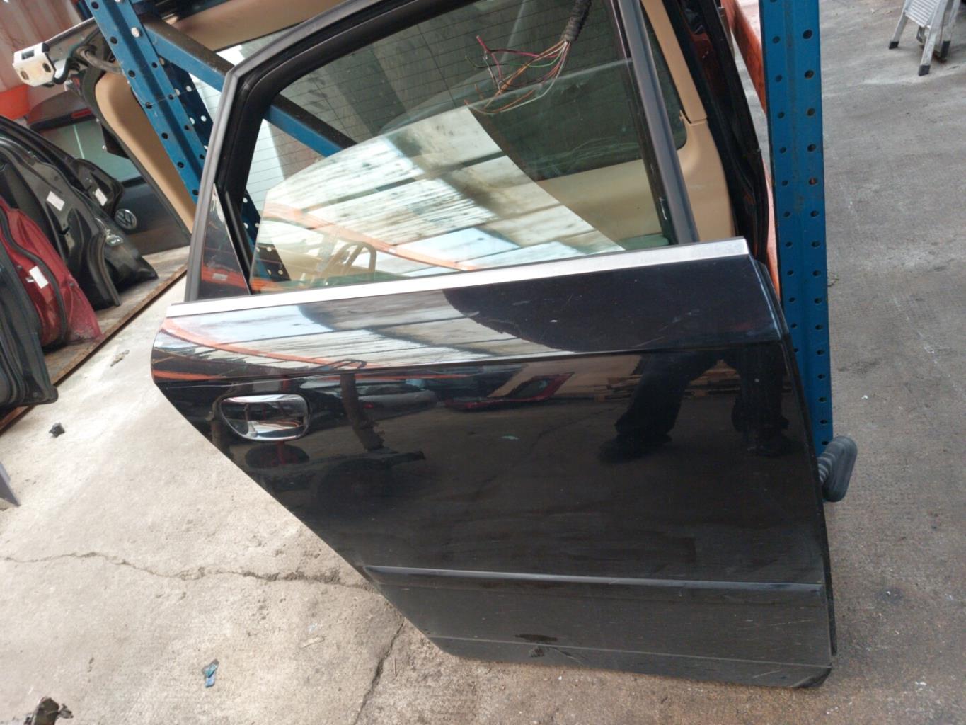 Porte arriere droit AUDI A4 2 PHASE 2 Diesel - 1