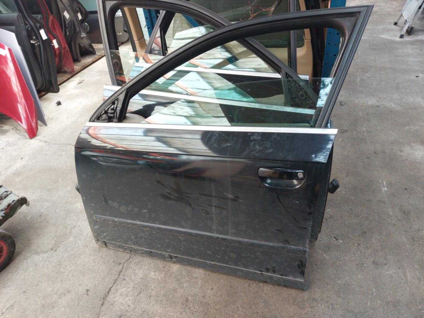 Porte avant gauche AUDI A4 2 PHASE 2 Diesel - 1