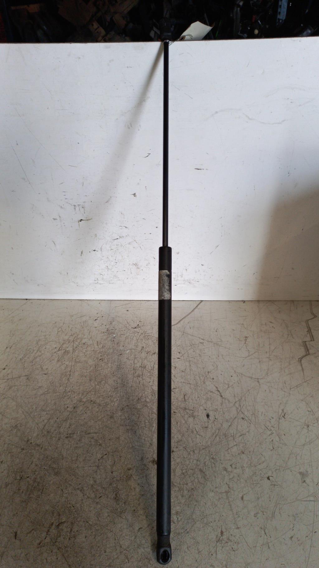 Verin de capot AUDI A4 2 PHASE 2 Diesel - 1