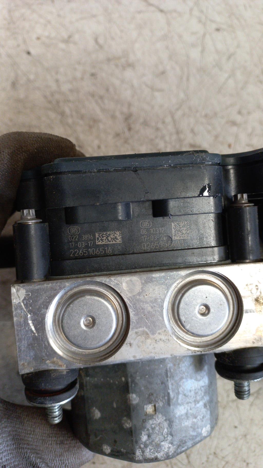 Blocco ABS (antibloccaggio freni) RENAULT TWINGO 3 PHASE 1 Gasolina - 1