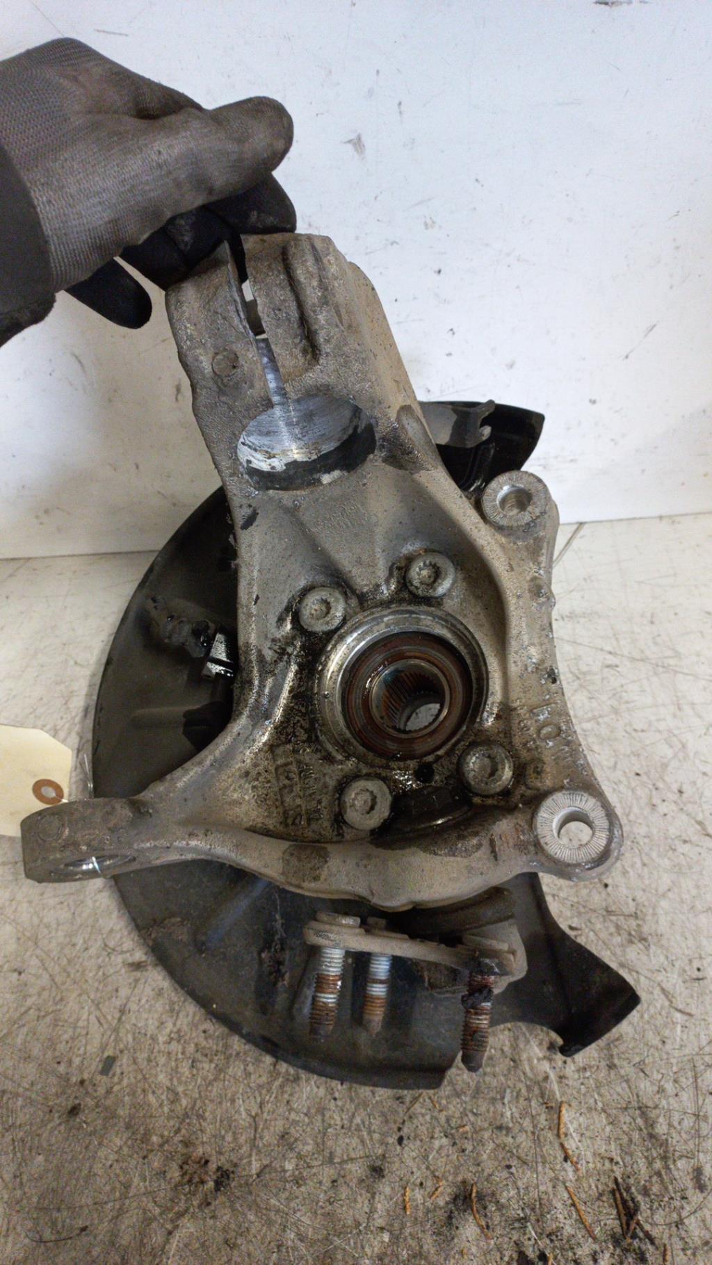 Fuso a snodo anteriore sinistro VOLKSWAGEN PASSAT 5 Diésel - 1