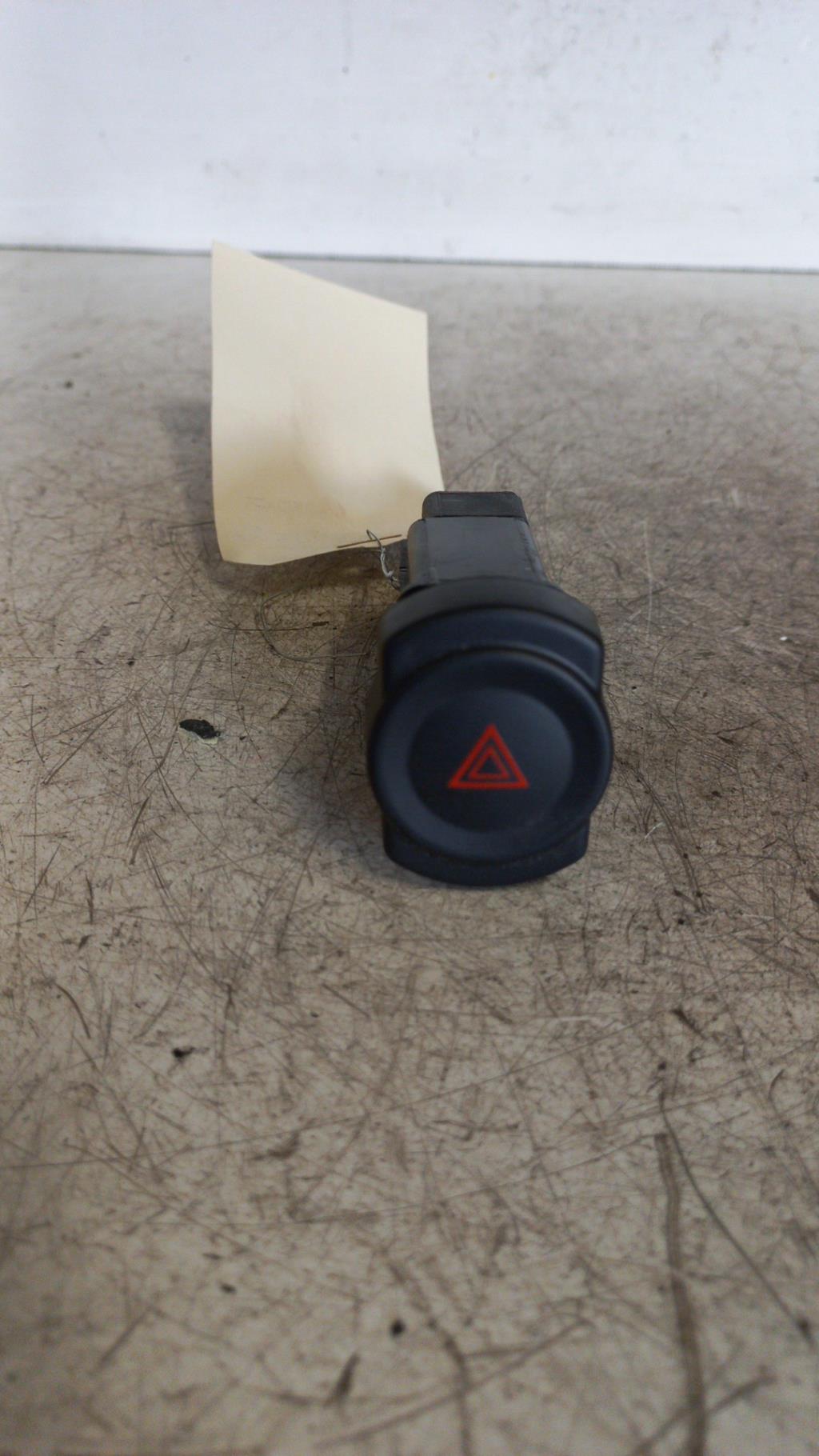 Bouton de warning DACIA SANDERO 1 Diesel - 1