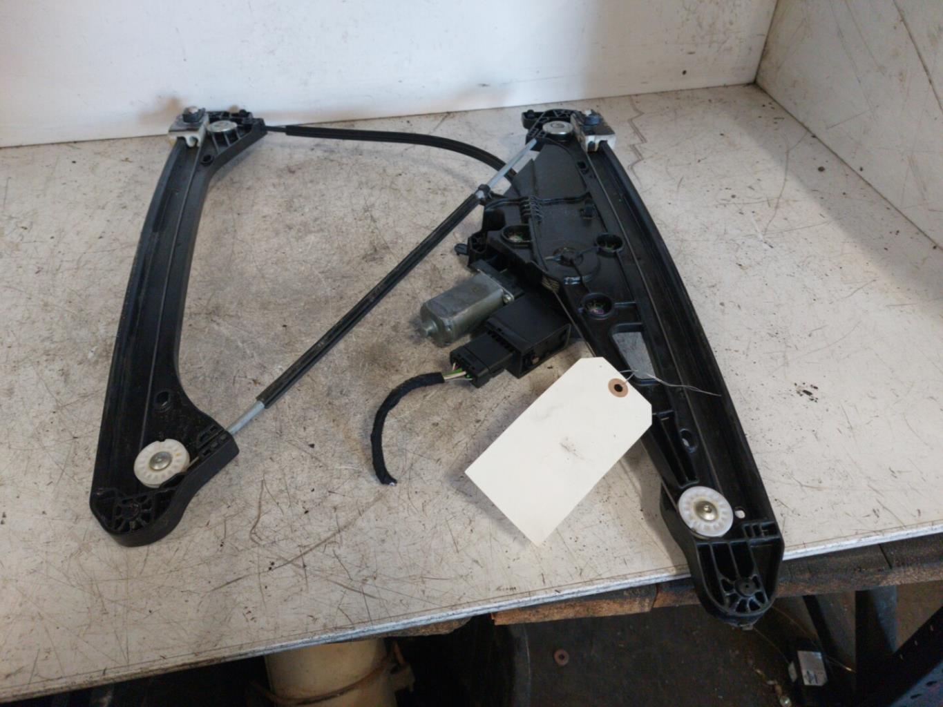 Alzacristalli elettrico anteriore destro PEUGEOT 3008 2 PHASE 1 Diésel - 1