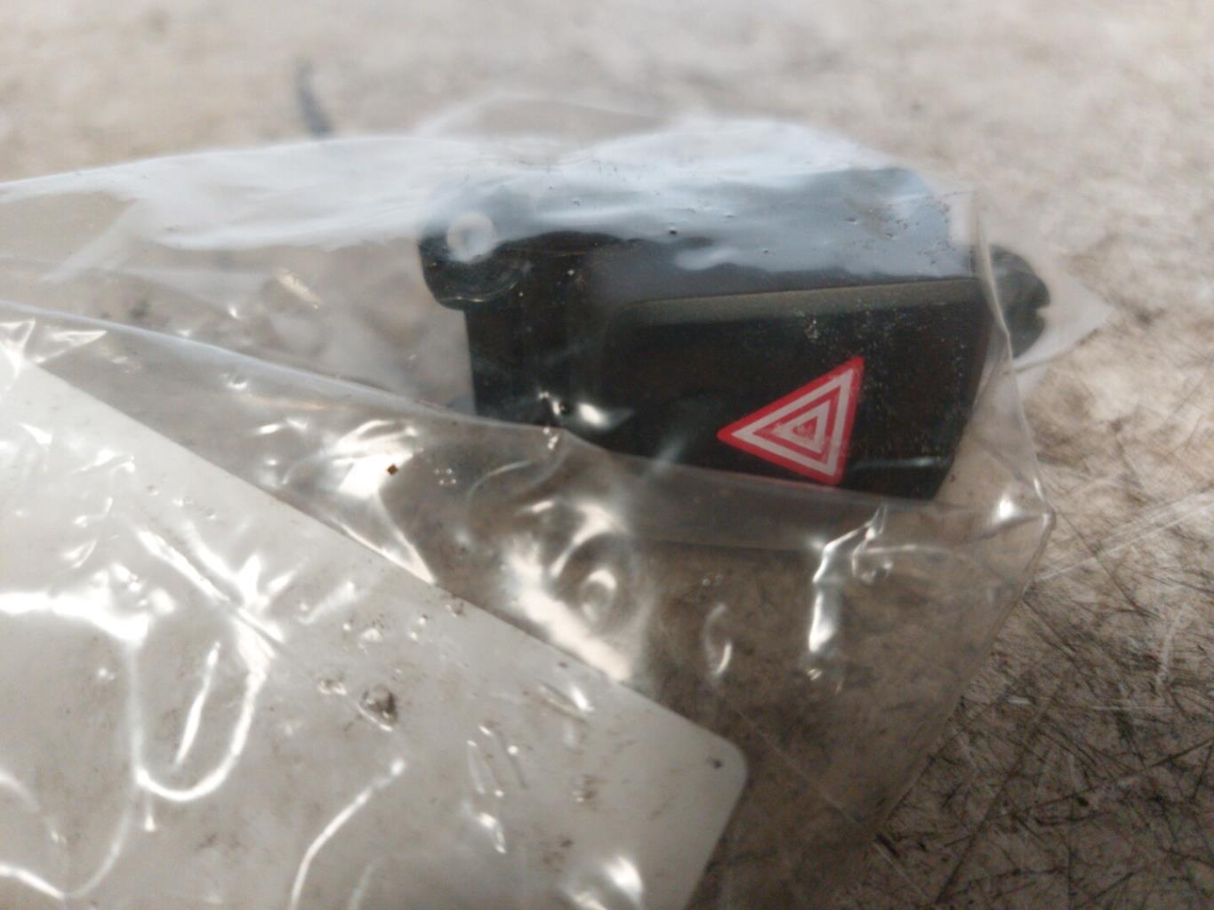 Bouton de warning KIA CEE-D 2 SPORT WAGON PHASE 2 BREAK Diesel - 1