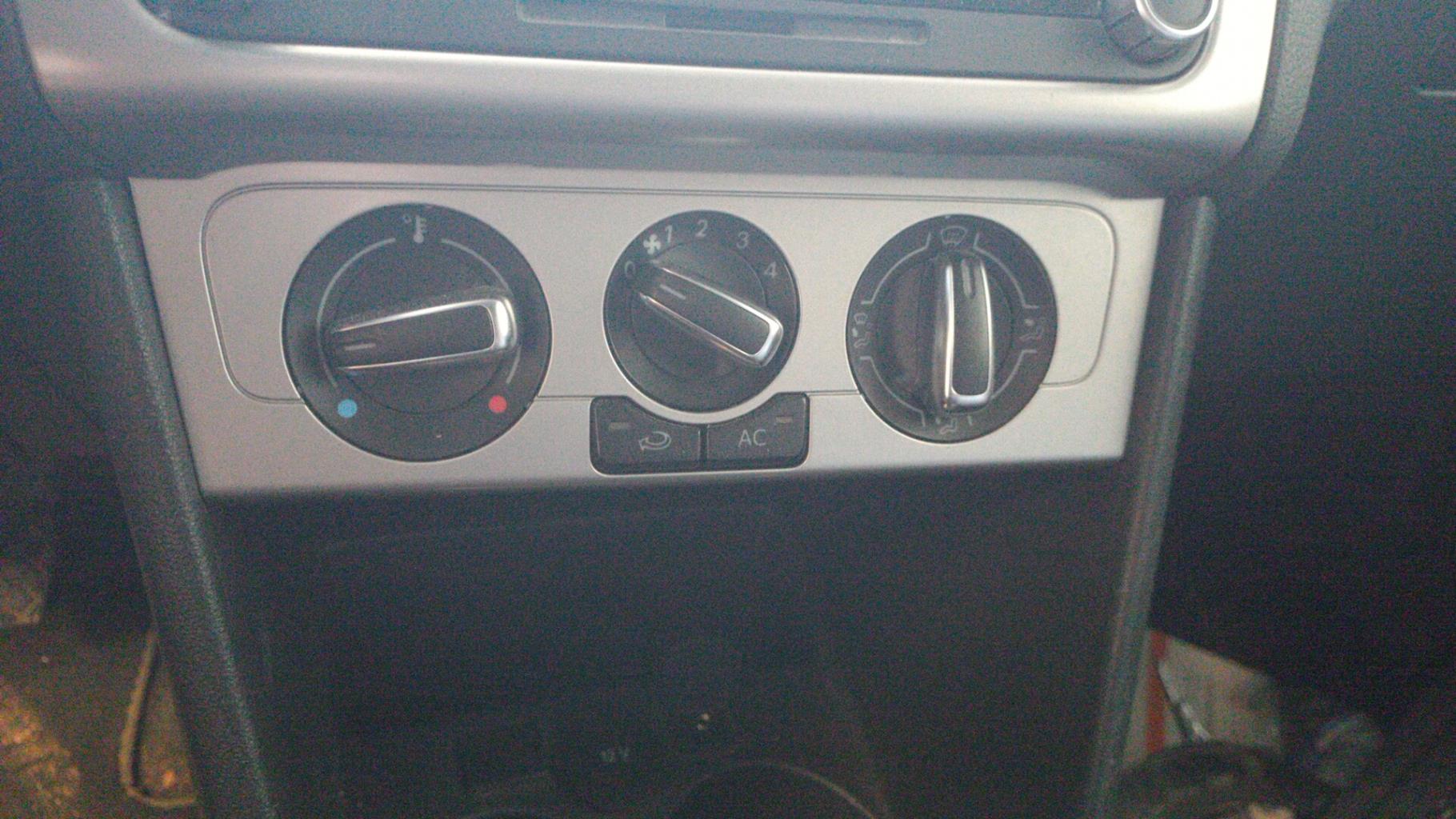 Comandi riscaldamento VOLKSWAGEN POLO 5 PHASE 1 Gasolina - 1