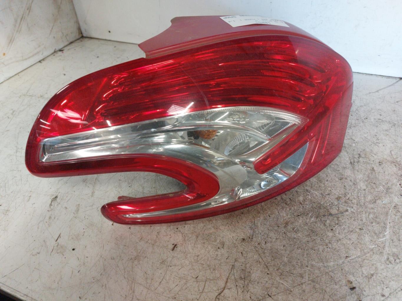 Fanale posteriore principale sinistro (luci) PEUGEOT 208 1 PHASE 1 Diésel - 1