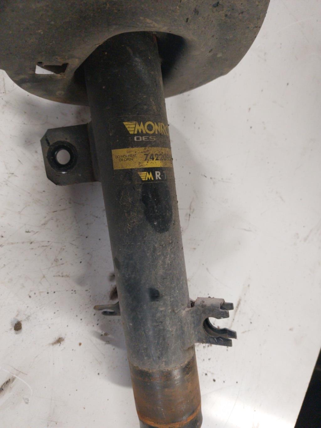 Ammortizzatore anteriore sinistro PEUGEOT 2008 1 PHASE 1 Diésel - 1