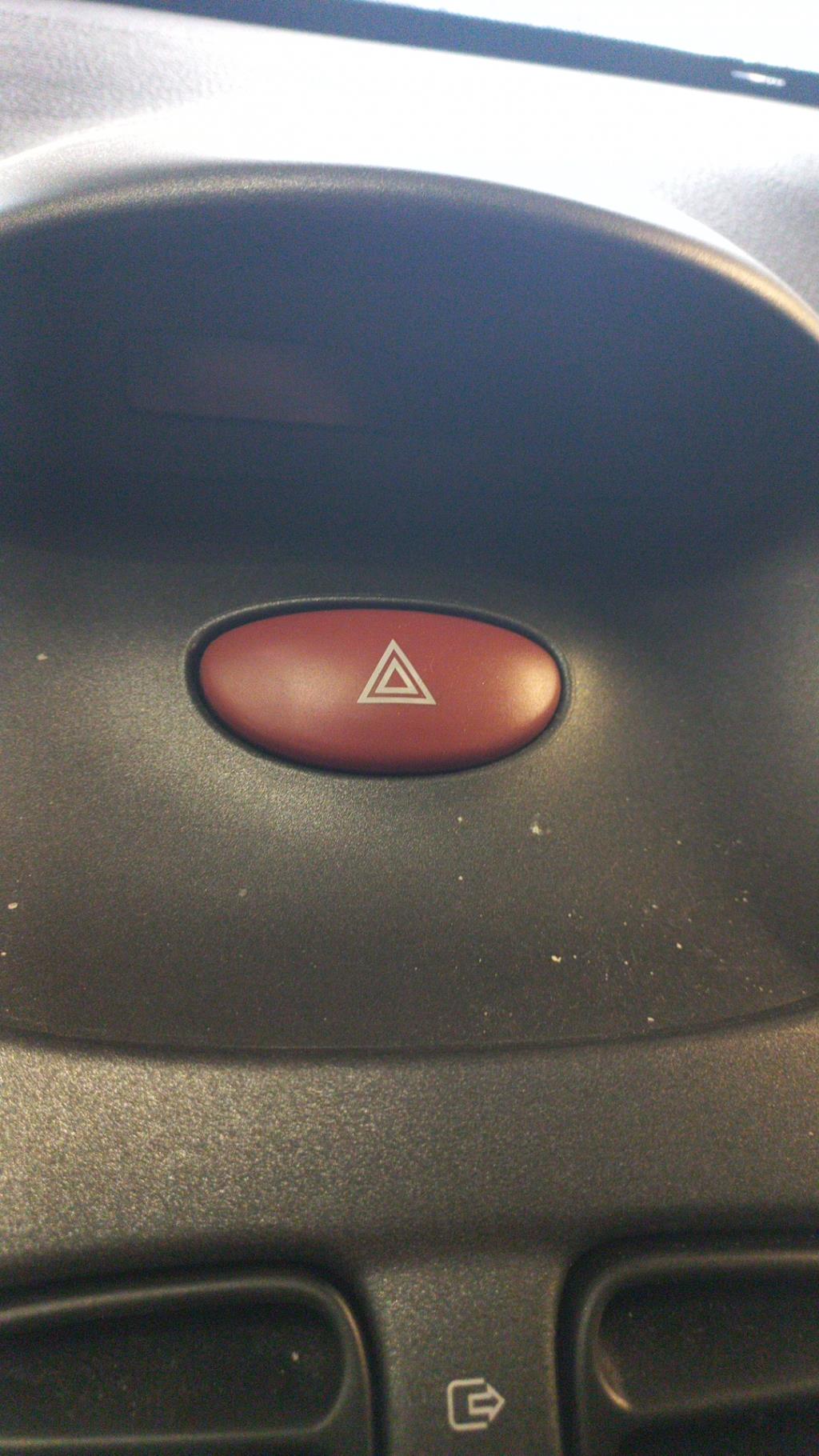 Bouton de warning PEUGEOT 206 PHASE 1 Essence - 1
