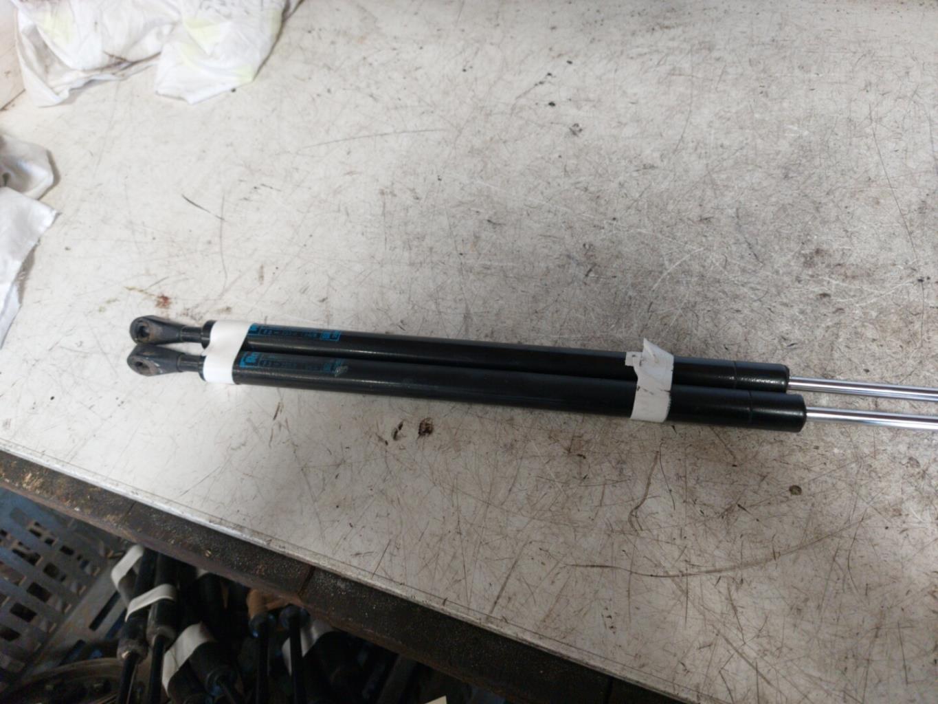 Verin de coffre RENAULT SUPER 5 Essence - 1