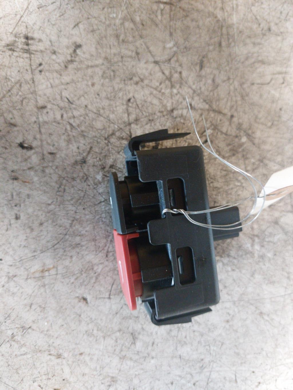Bouton de warning RENAULT SCENIC 3 PHASE 1 Diesel - 1