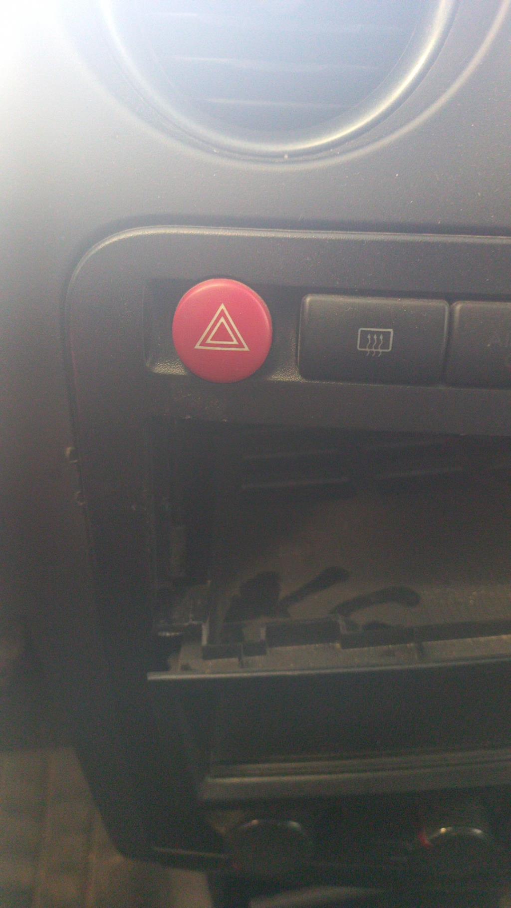 Bouton de warning SEAT IBIZA 3 PHASE 2  - 1