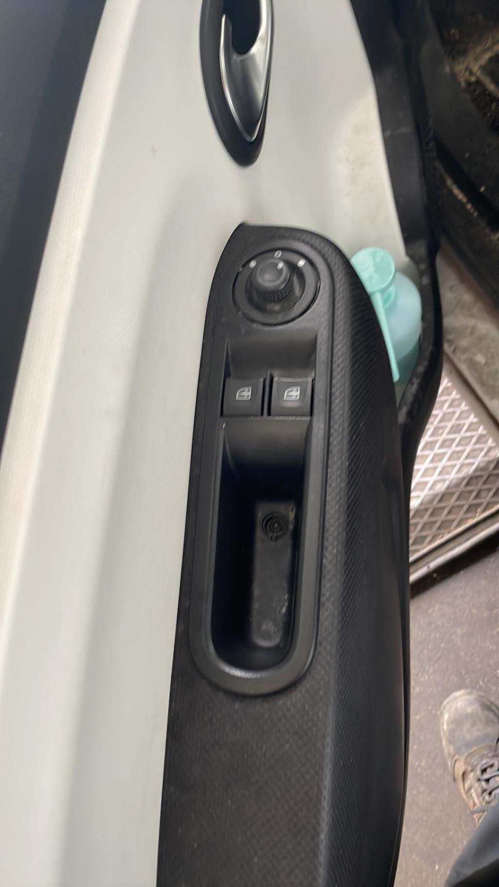 Interruttore lavacristalli anteriore sinistro RENAULT TWINGO 3 PHASE 1 Gasolina - 1
