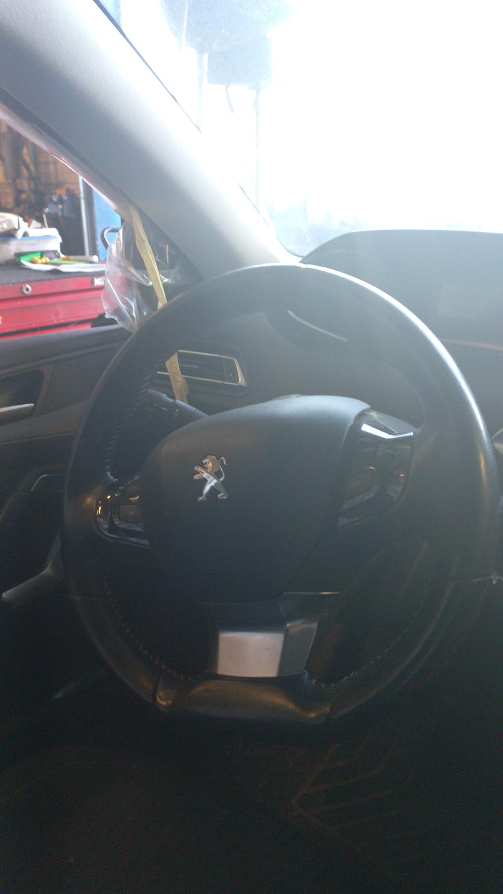 Volante PEUGEOT 308 2 SW PHASE 1 BREAK Diésel - 1