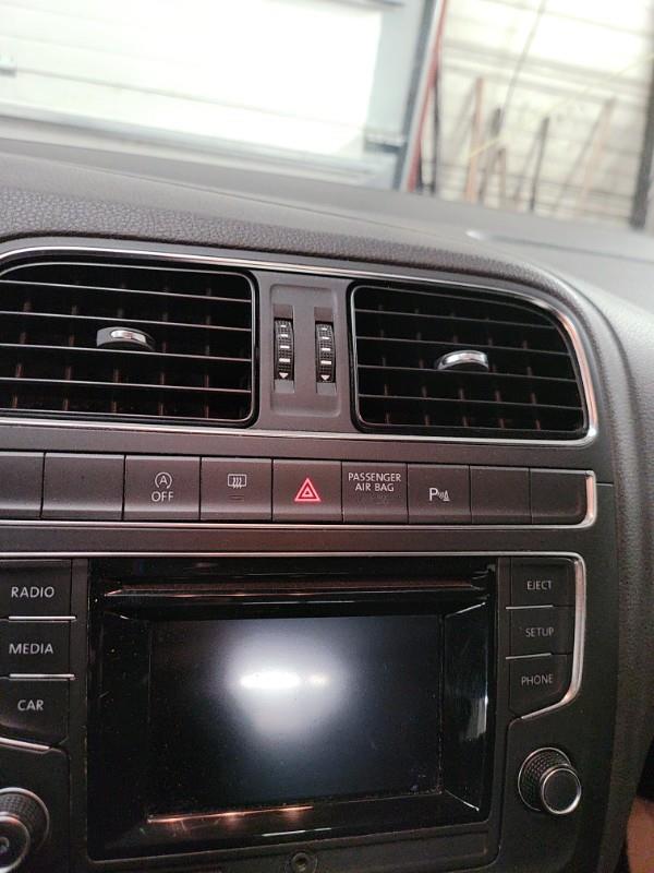 Interruttore luci emergenza VOLKSWAGEN POLO 5 PHASE 2 Diésel - 1