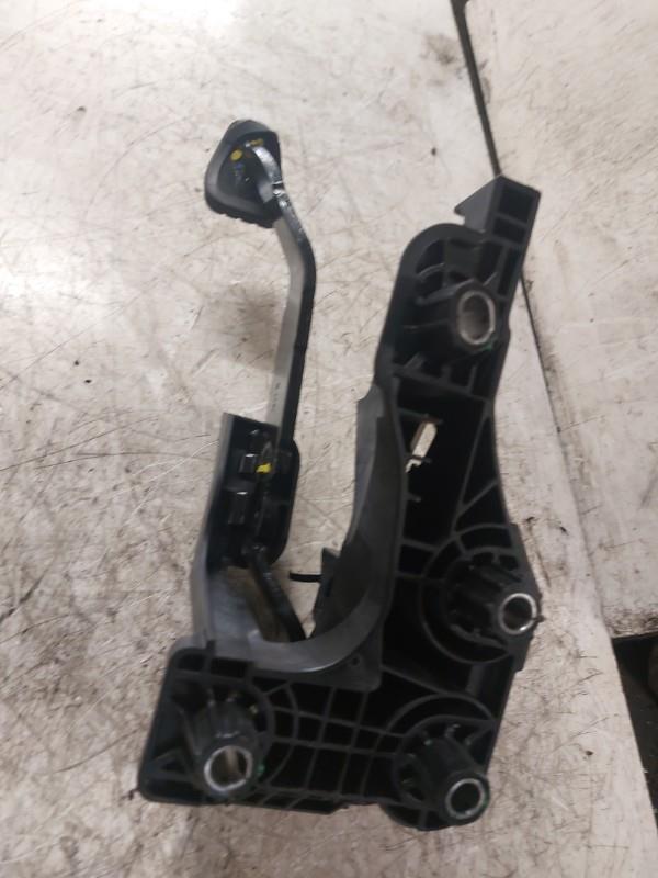 Pedale de frein RENAULT CLIO 5 PHASE 1 Essence/Hybride - 1
