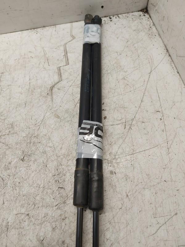 Verin de coffre RENAULT MEGANE 3 PHASE 1 COUPE Essence - 1