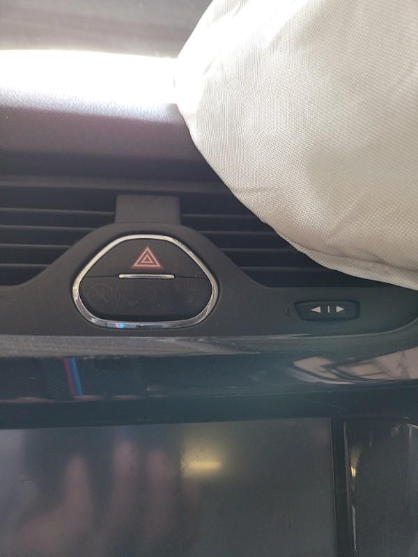 Bouton de warning OPEL CORSA E Essence - 1