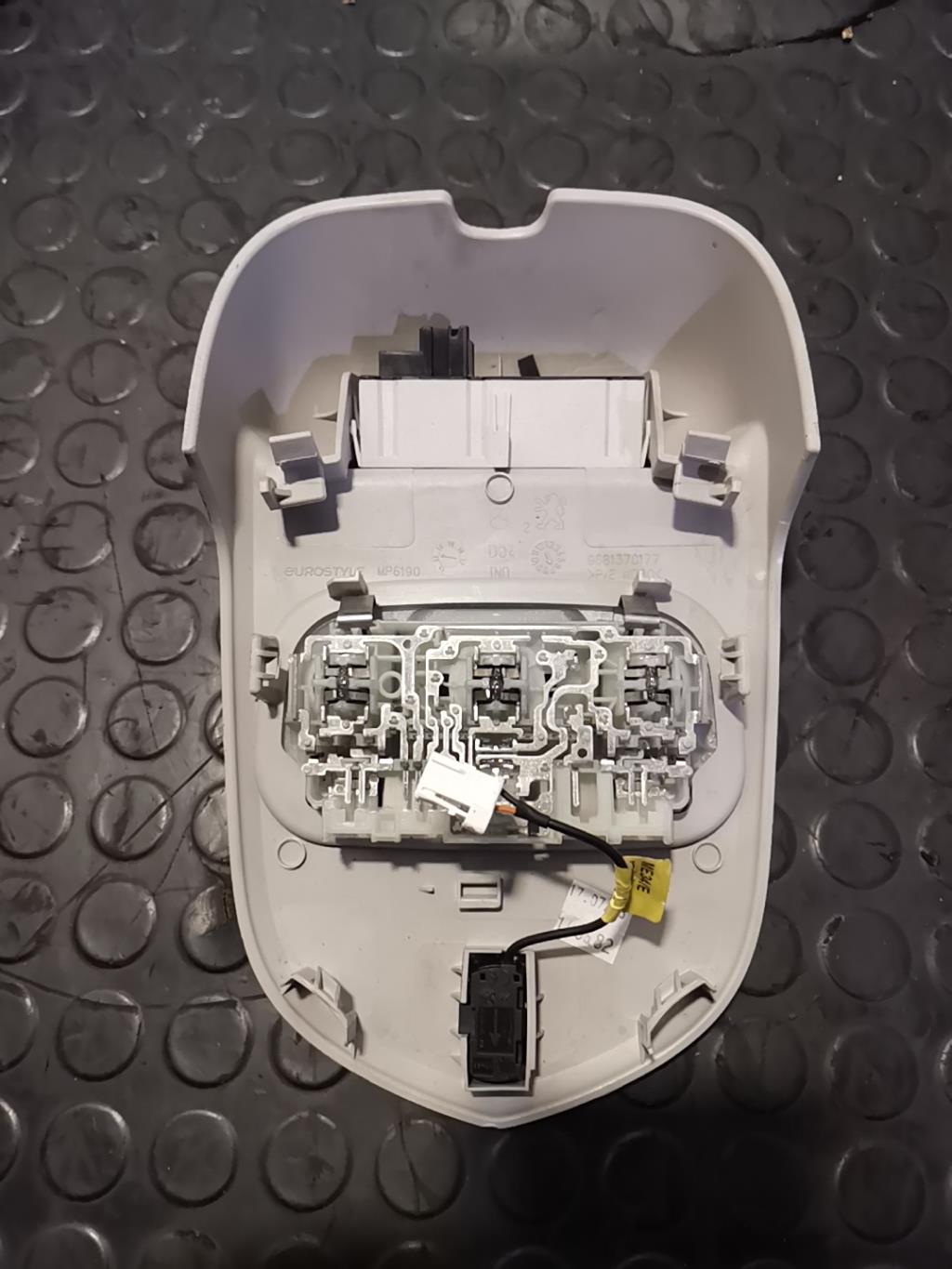 Eclairage de plafonnier PEUGEOT 5008 1 PHASE 1 Diesel - 1