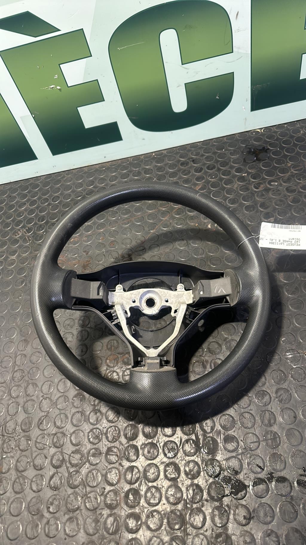Volant PEUGEOT 107 PHASE 2 Essence - 1