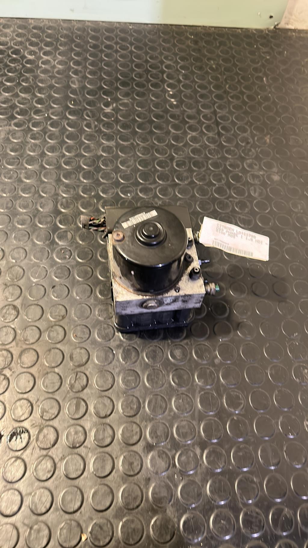 Bloc ABS (freins anti-blocage) CITROEN DS3 PHASE 1 Diesel - 1
