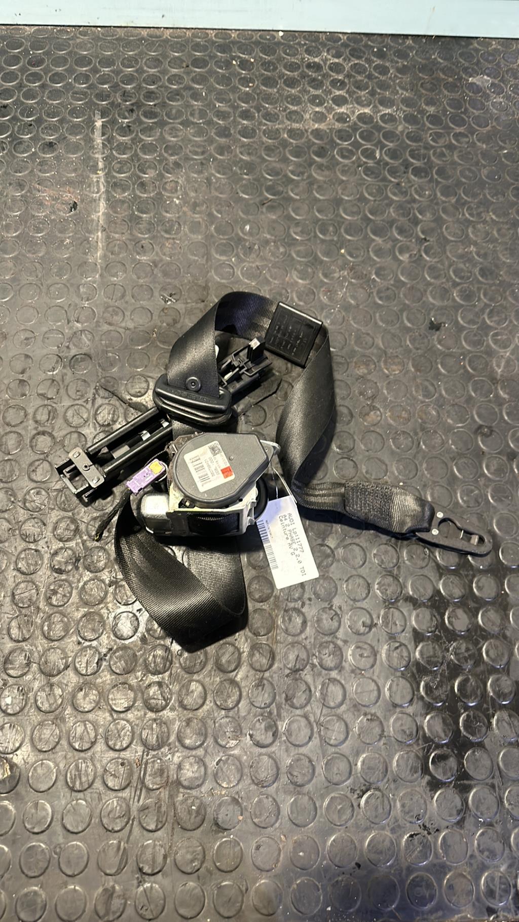 Ceinture avant gauche AUDI A4 2 PHASE 2 Diesel - 1