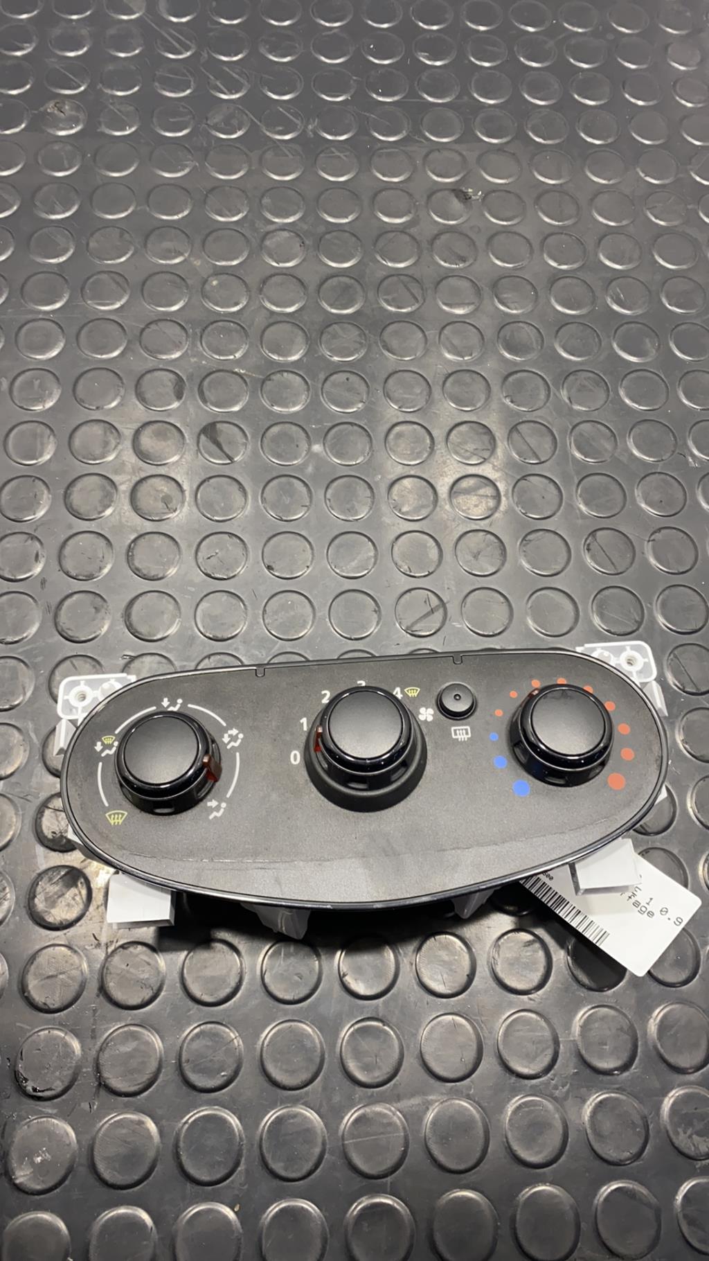 Commande chauffage DACIA SANDERO 2 PHASE 1 Essence - 1