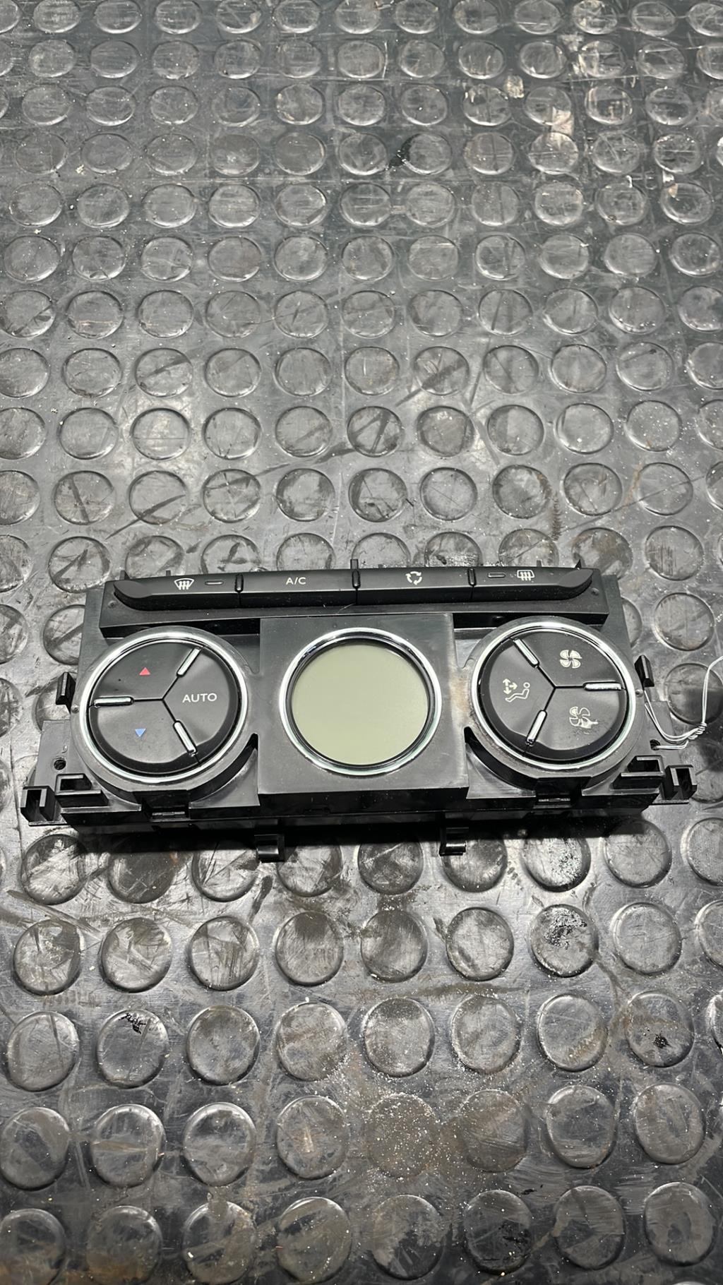 Commande chauffage CITROEN DS3 PHASE 1 Essence - 1
