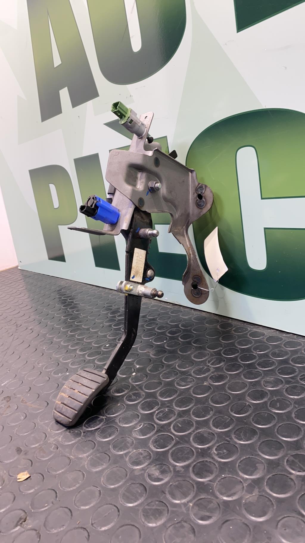 Pedale de frein RENAULT CLIO 4 PHASE 2 Diesel - 1