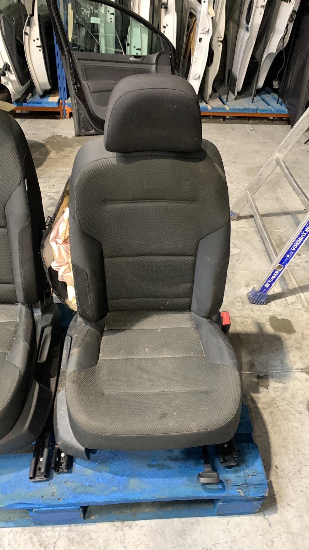 Siege avant droit VOLKSWAGEN GOLF 7 PHASE 2 Diesel - 1