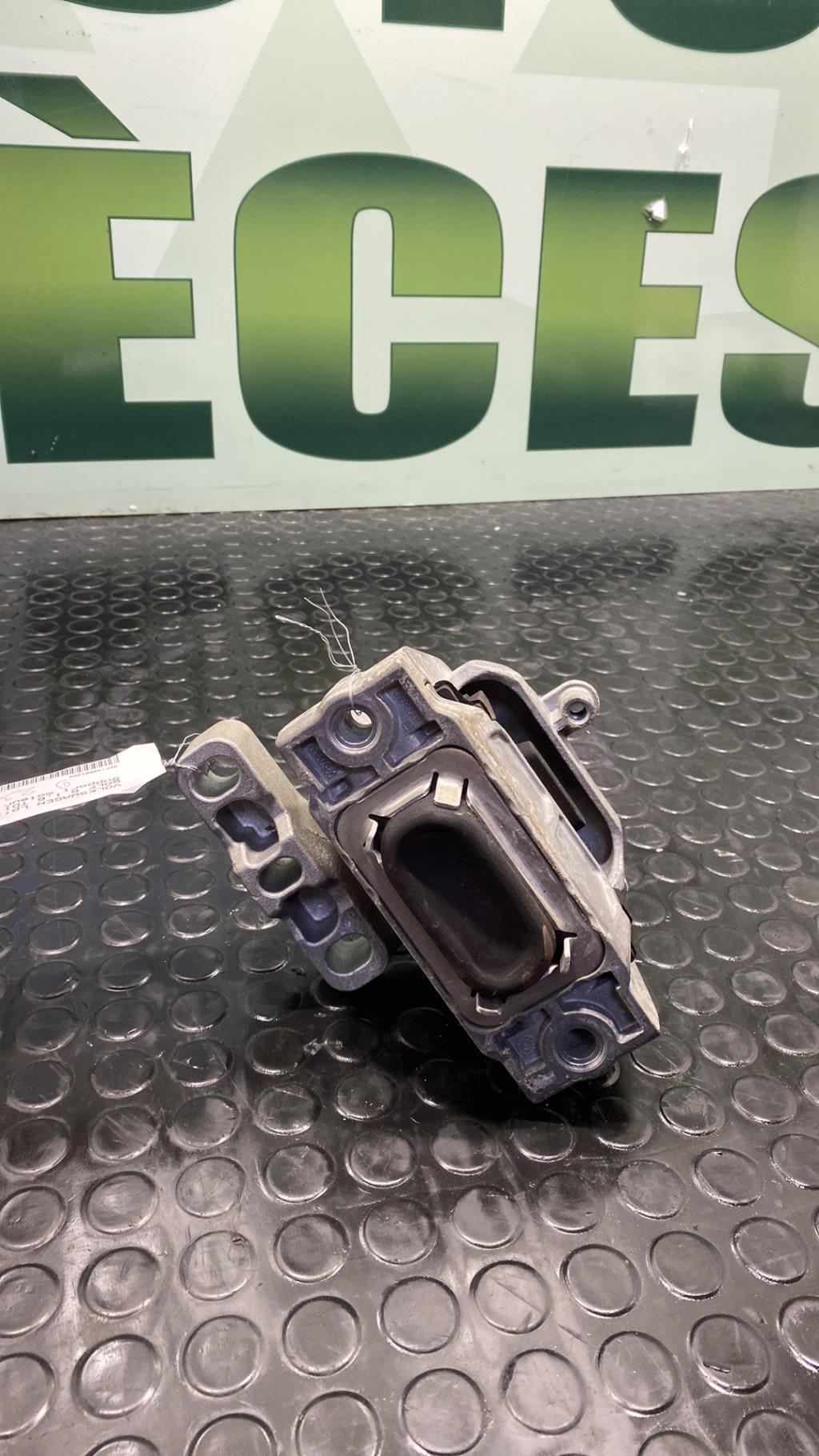 Support moteur droit VOLKSWAGEN GOLF 6 Diesel - 1