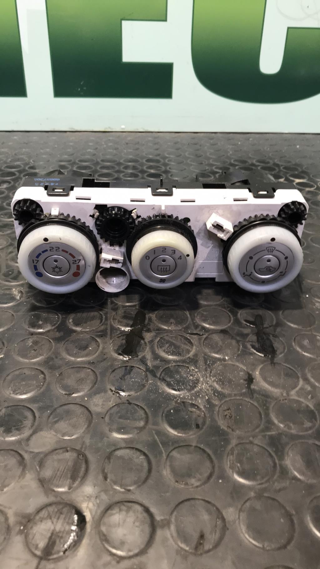 Commande chauffage MITSUBISHI COLT 6 PHASE 1 Essence - 1