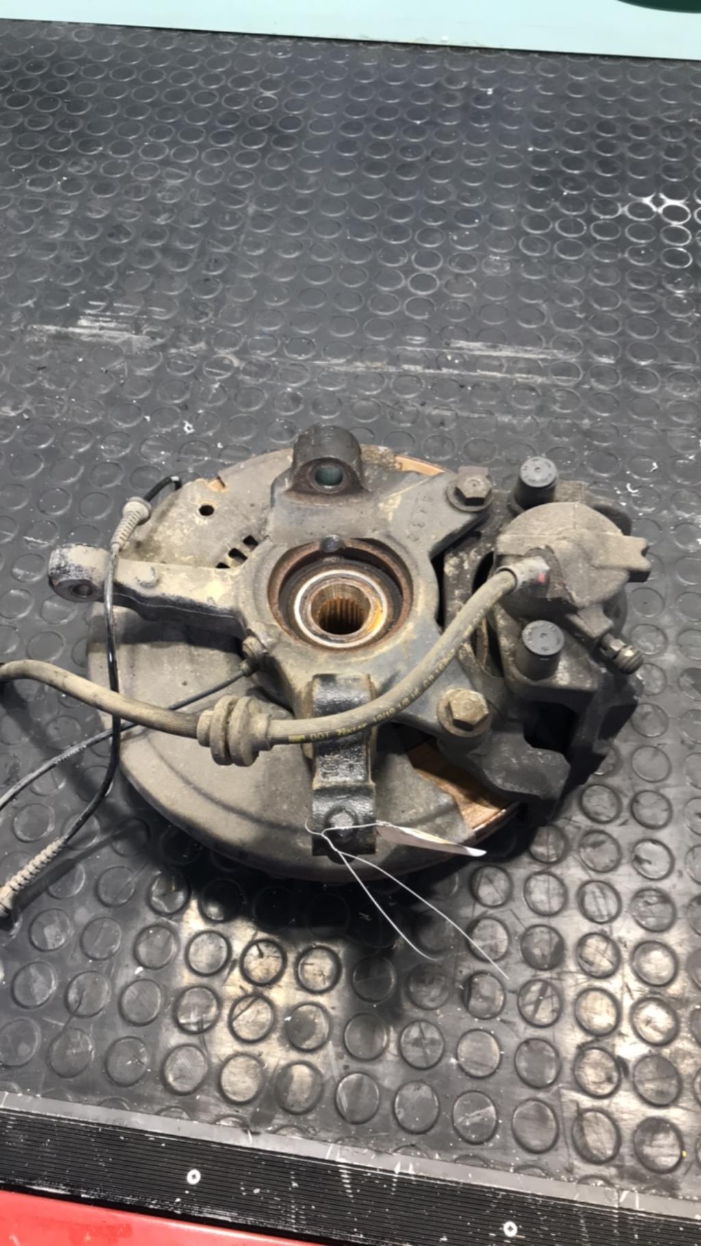 Moyeu avant droit RENAULT CLIO 5 PHASE 1 Diesel - 1