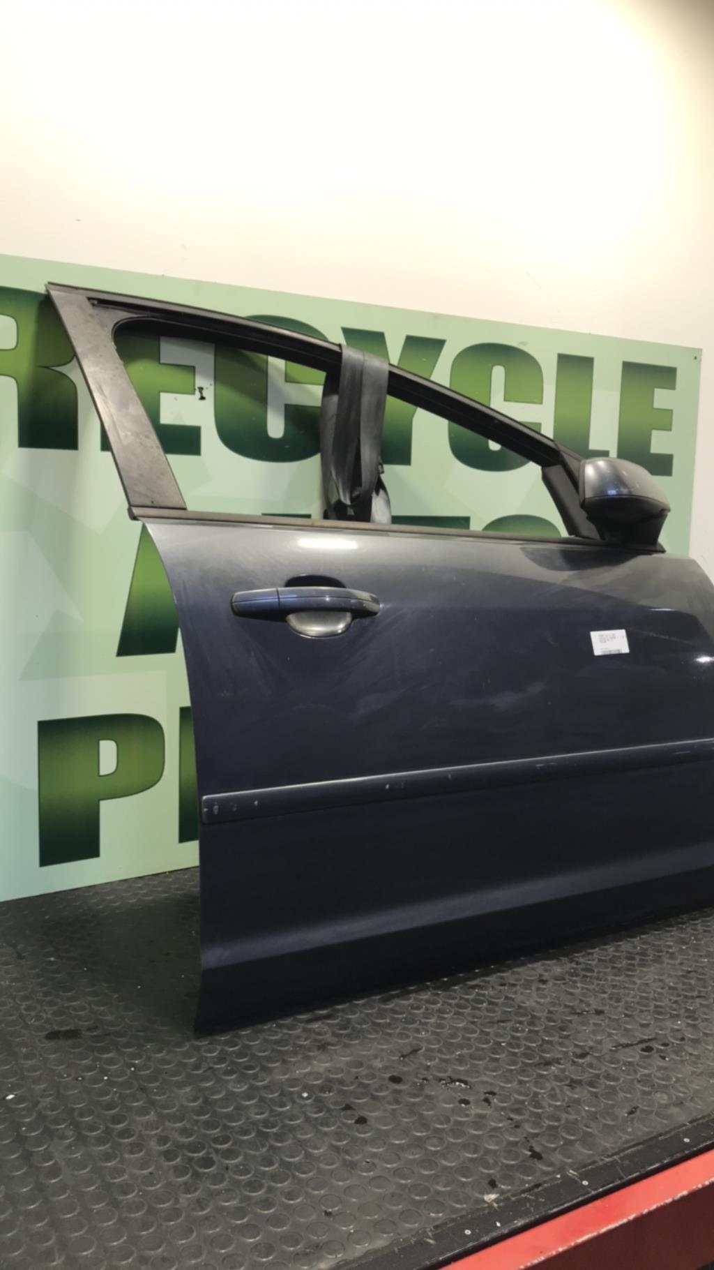 Porte avant droit FORD FOCUS 2 PHASE 1 Diesel - 1
