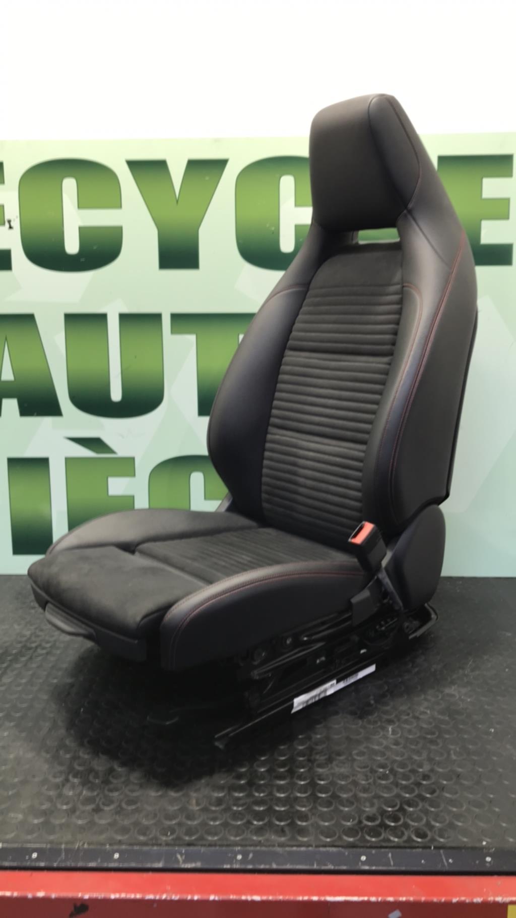 Siege avant droit MERCEDES CLASSE A 176  - 1