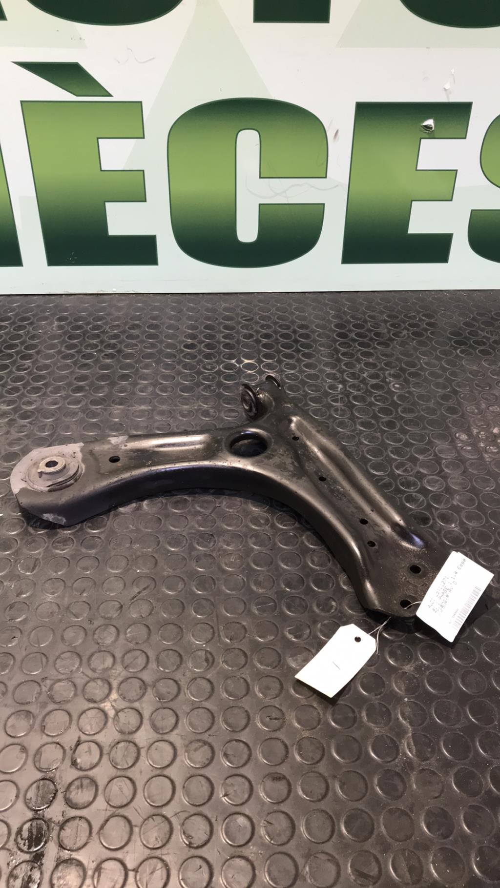 Triangle avant droit AUDI A1 1 PHASE 1 Essence - 1