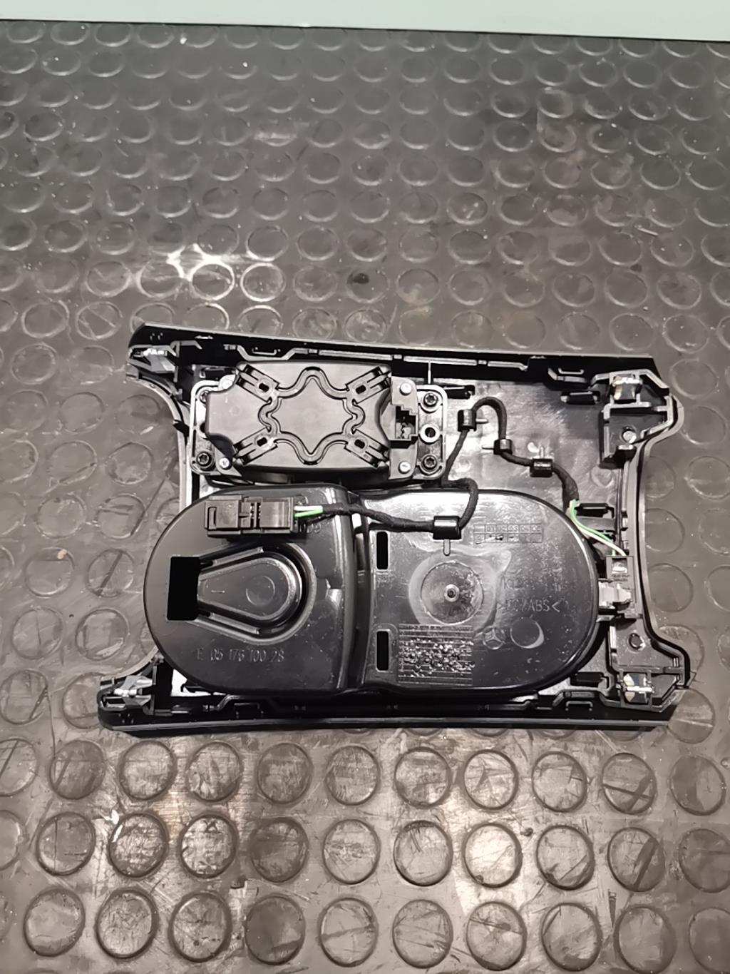 Commande GPS MERCEDES CLASSE A 176  - 1