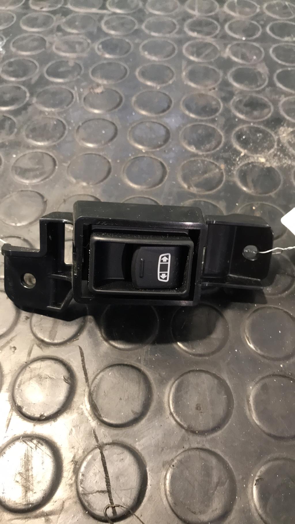 Bouton/Interrupteur MERCEDES CLASSE X 470 Diesel - 1