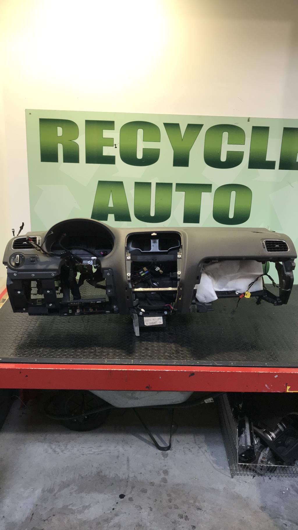 Tableau de bord VOLKSWAGEN POLO 5 PHASE 2 Diesel - 1