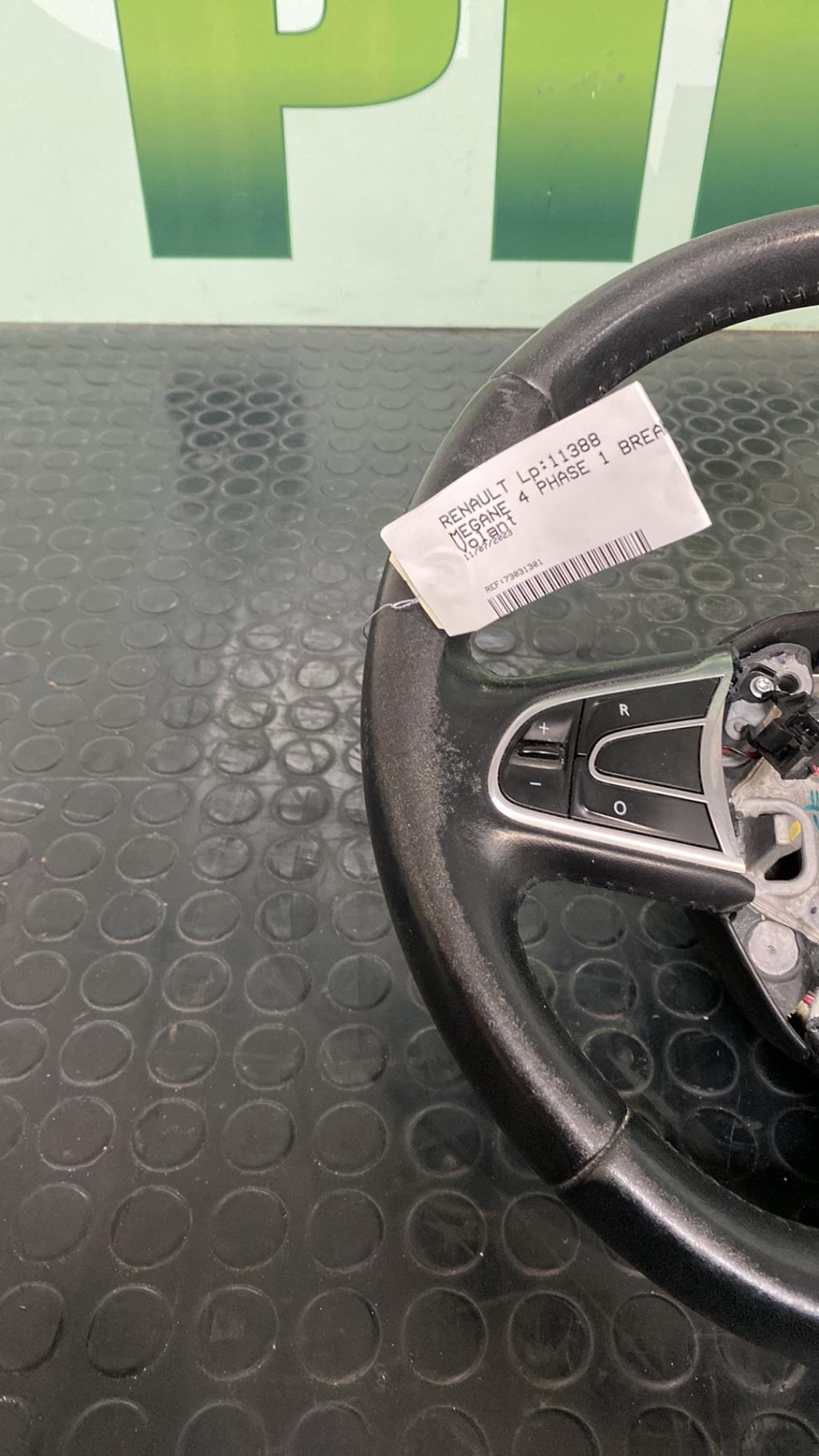 Volant RENAULT MEGANE 4 PHASE 1 BREAK Diesel/Hybride - 1