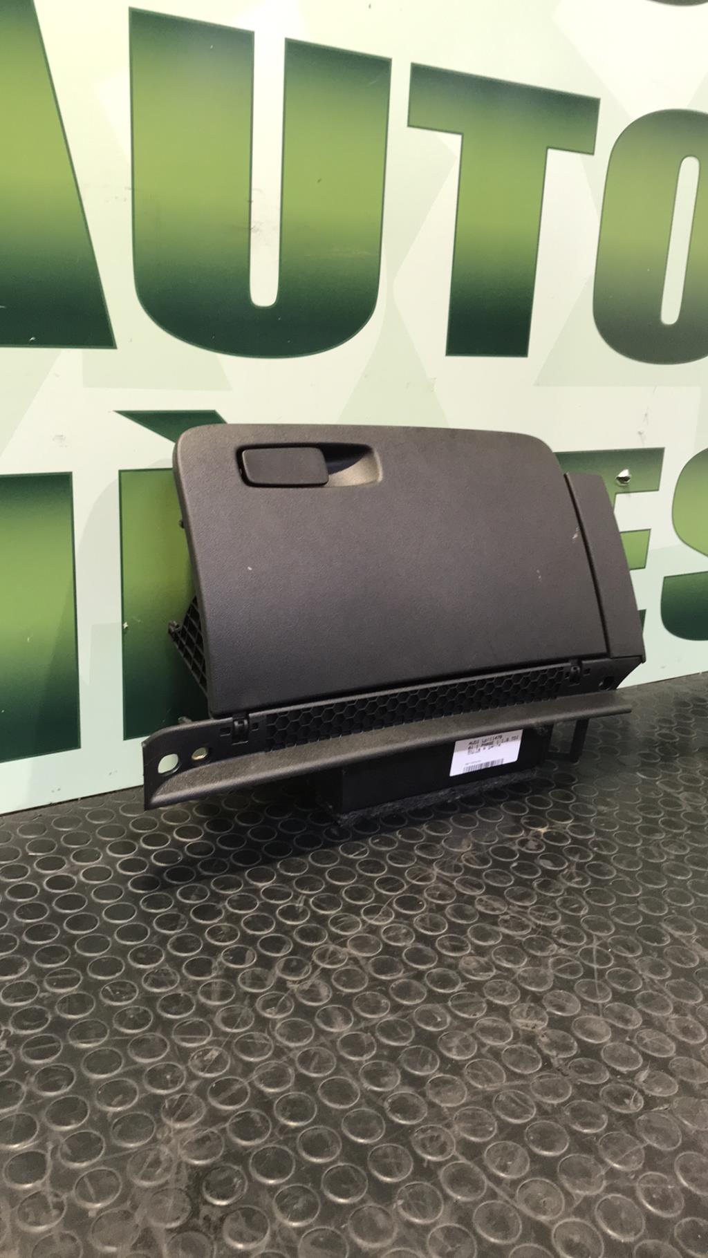 Boite a gants AUDI A1 1 PHASE 1 Diesel - 1