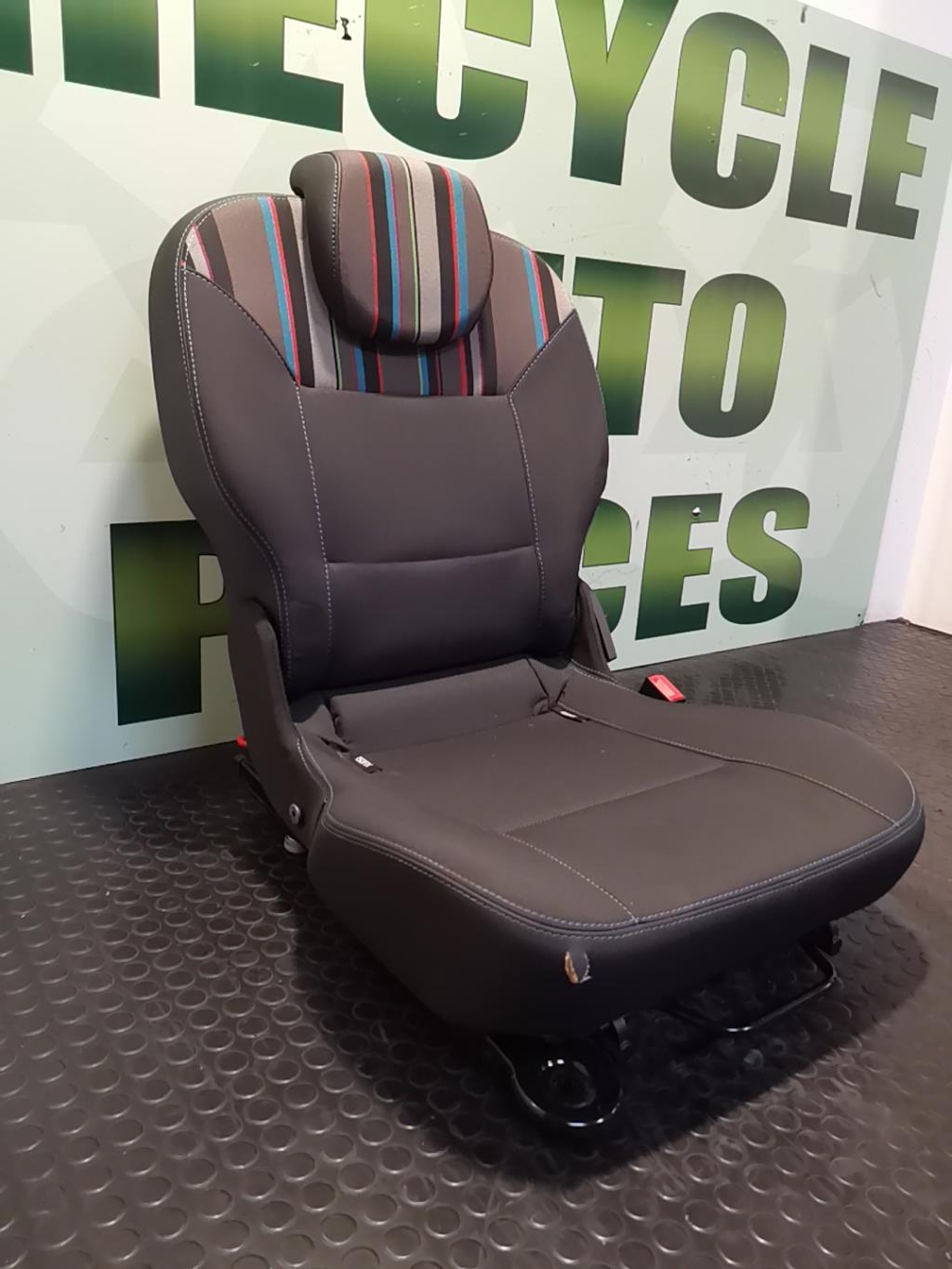 Siege arriere droit RENAULT TWINGO 2 PHASE 2 Essence - 1