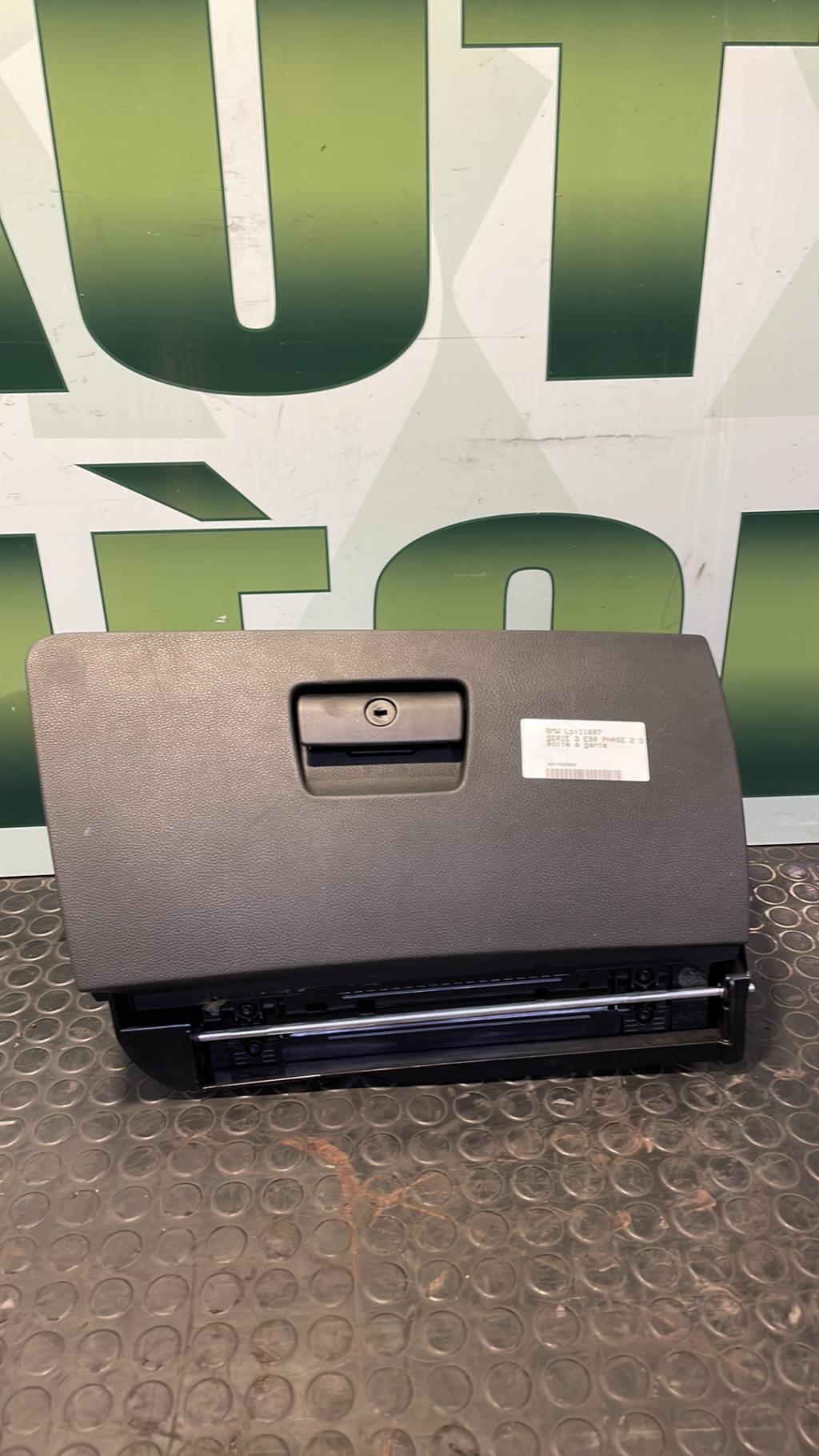 Boite a gants BMW SERIE 3 E90 PHASE 2 Diesel - 1