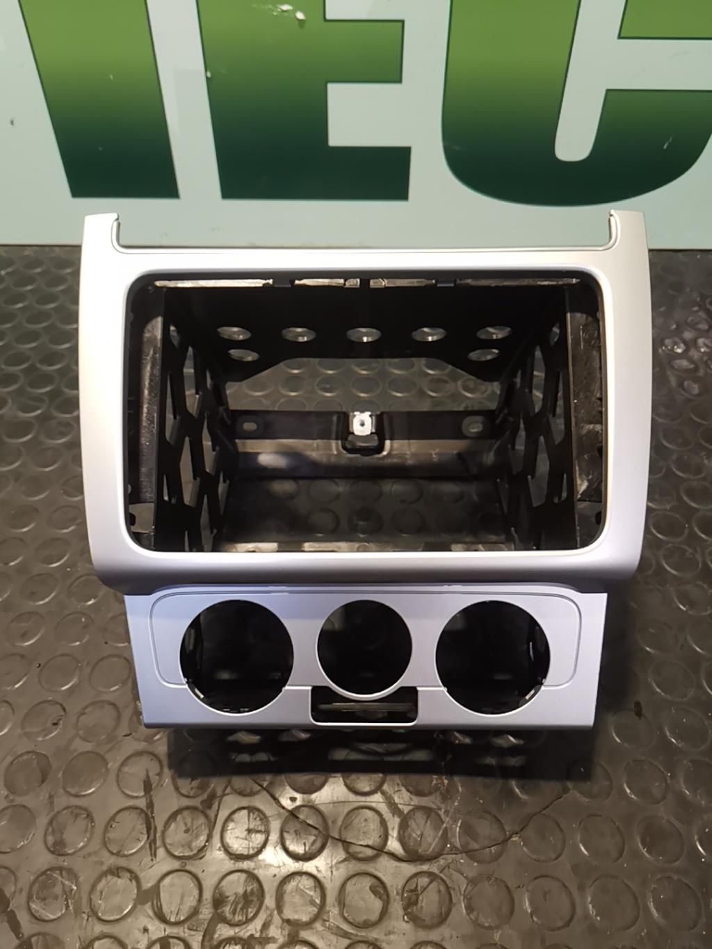 Facade autoradio VOLKSWAGEN POLO 5 PHASE 1 Essence - 1