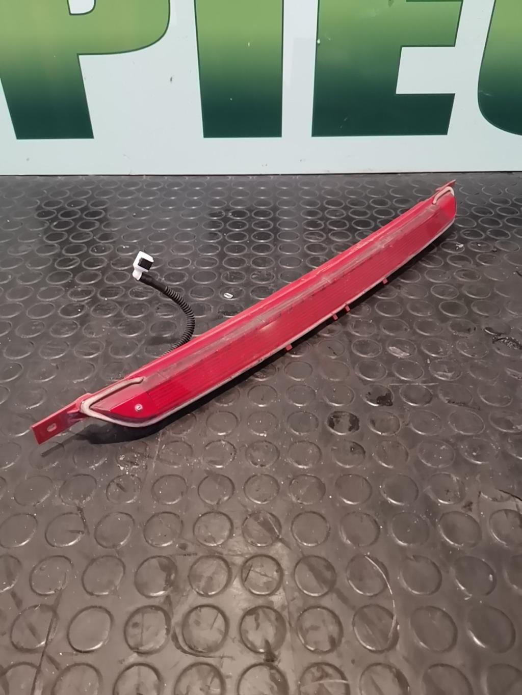 Feu arriere stop central VOLKSWAGEN GOLF 7 PHASE 1 Essence/Hybride - 1