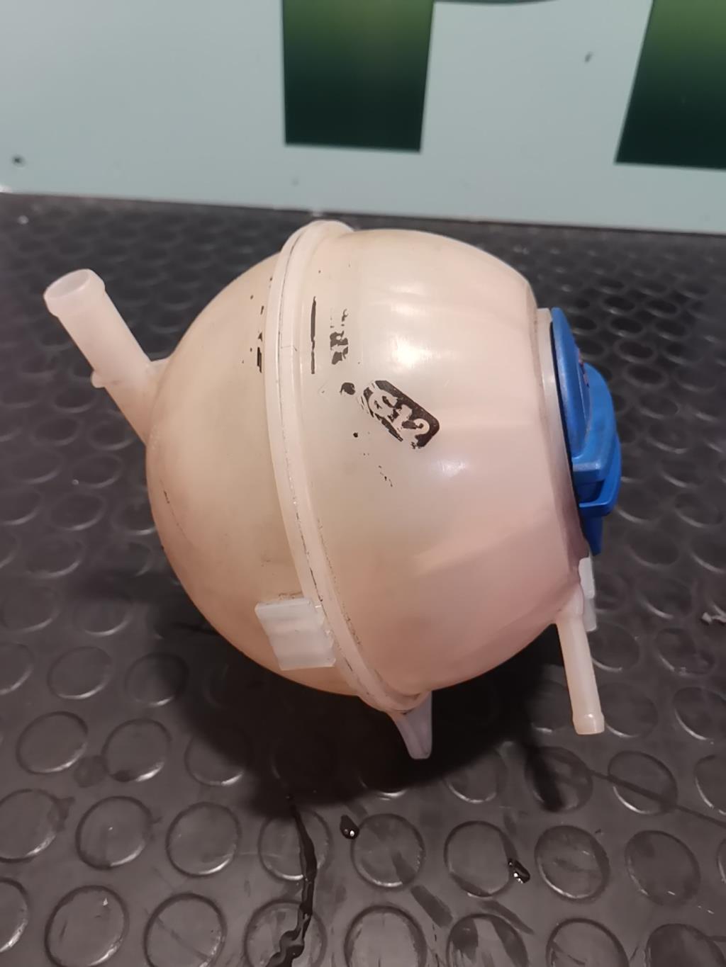 Vase d'expansion VOLKSWAGEN POLO 5 PHASE 1 Essence - 1