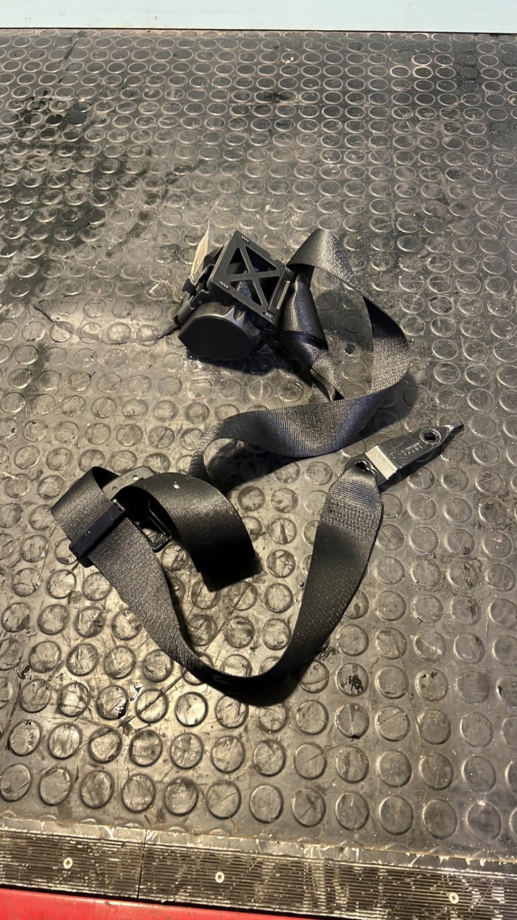 Ceinture arriere gauche MINI MINI 2 R61 PACEMAN COUPE Diesel - 1