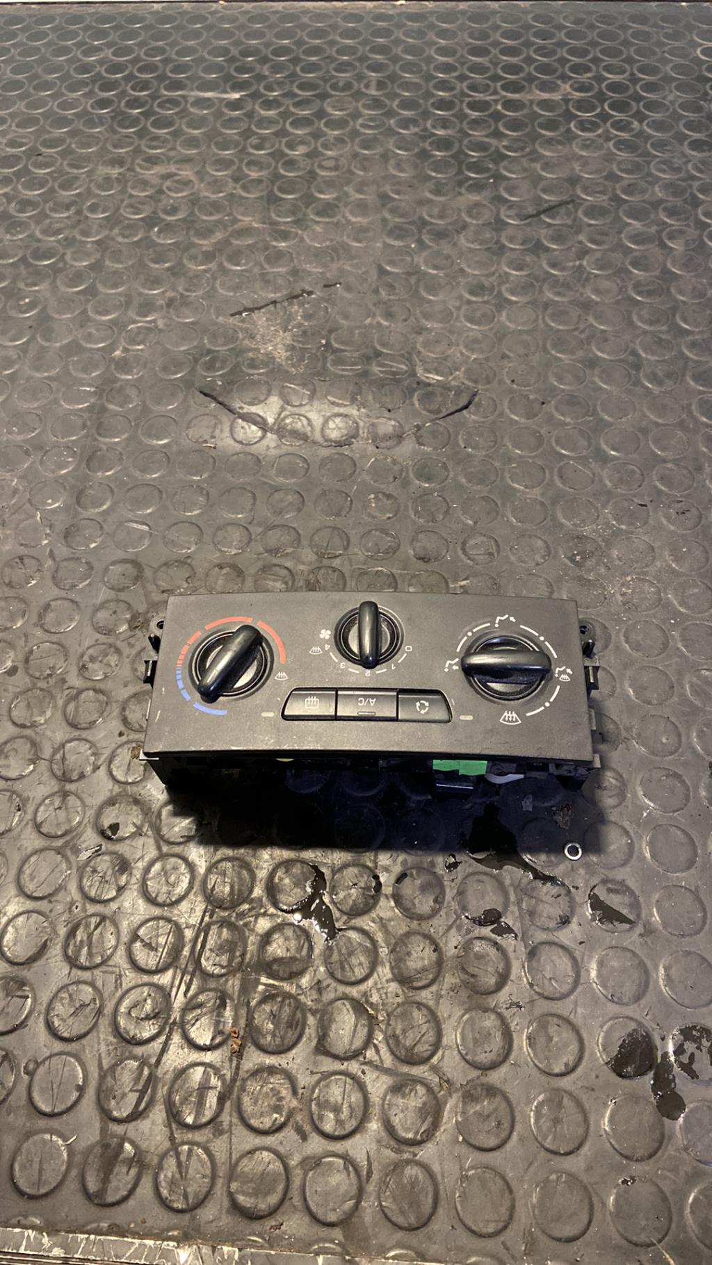 Commande chauffage PEUGEOT 207 PHASE 1 Diesel - 1
