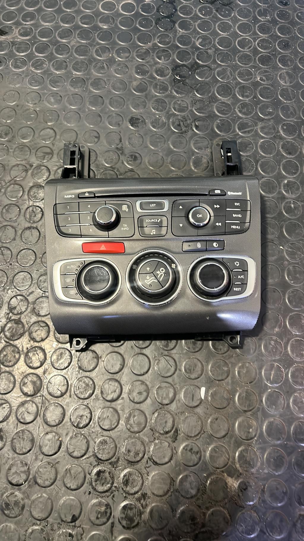 Facade autoradio CITROEN C4 2 PHASE 1 Essence - 1