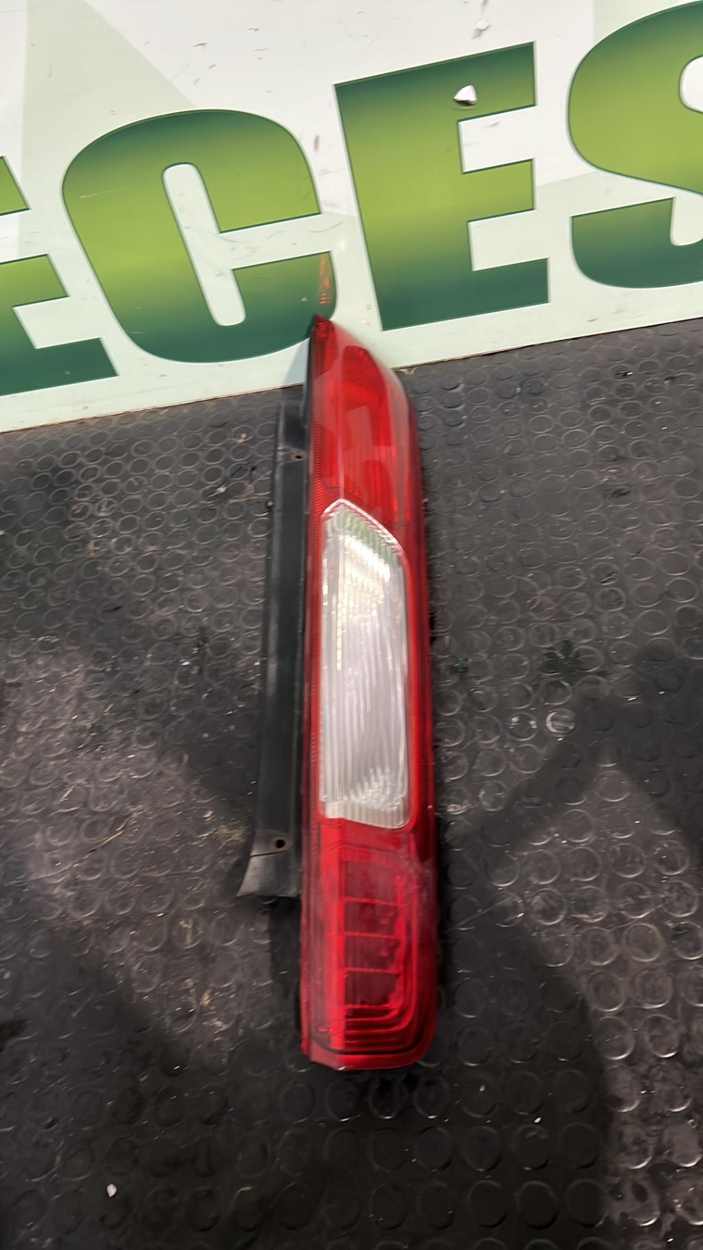 Feu arriere principal gauche (feux) FORD FOCUS 2 PHASE 1 Essence - 1